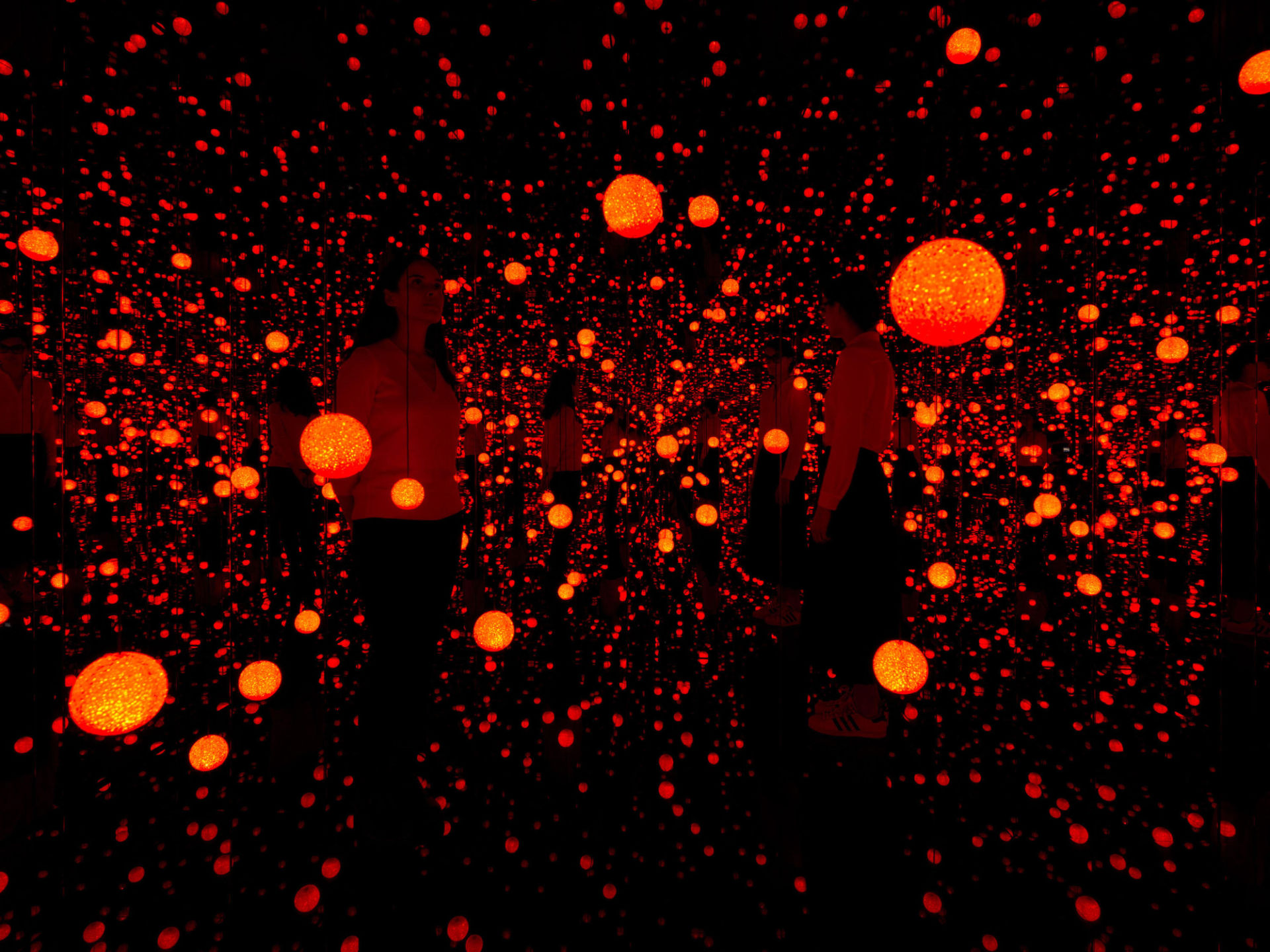 An installation by Yayoi Kusama titled INFINITY MIRRORED ROOM – DANCING LIGHTS THAT FLEW UP TO THE UNIVERSE, dated 2019. 