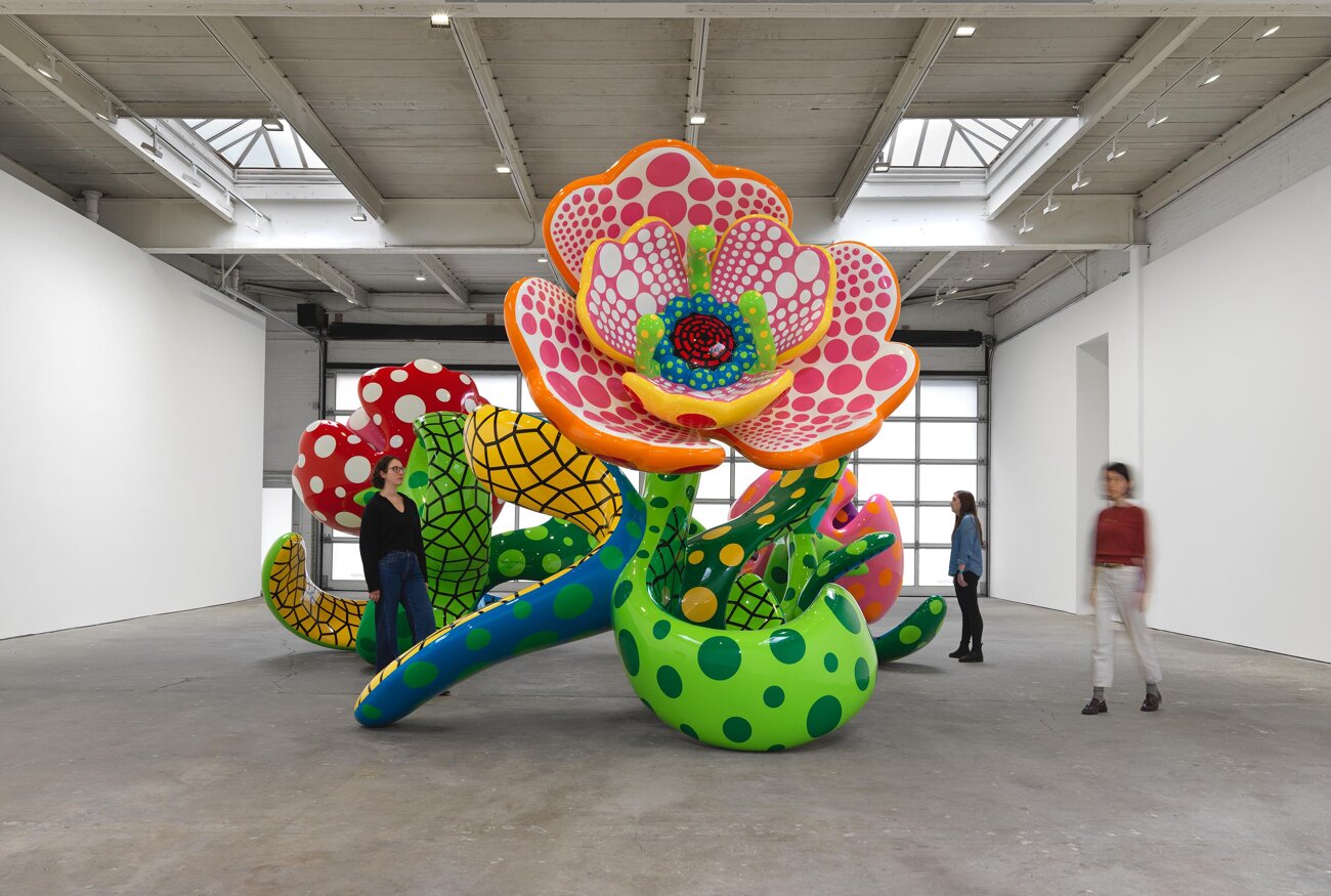 Yayoi Kusama Exhibition, I Spend Each Day Embracing Flowers - Installation  Views