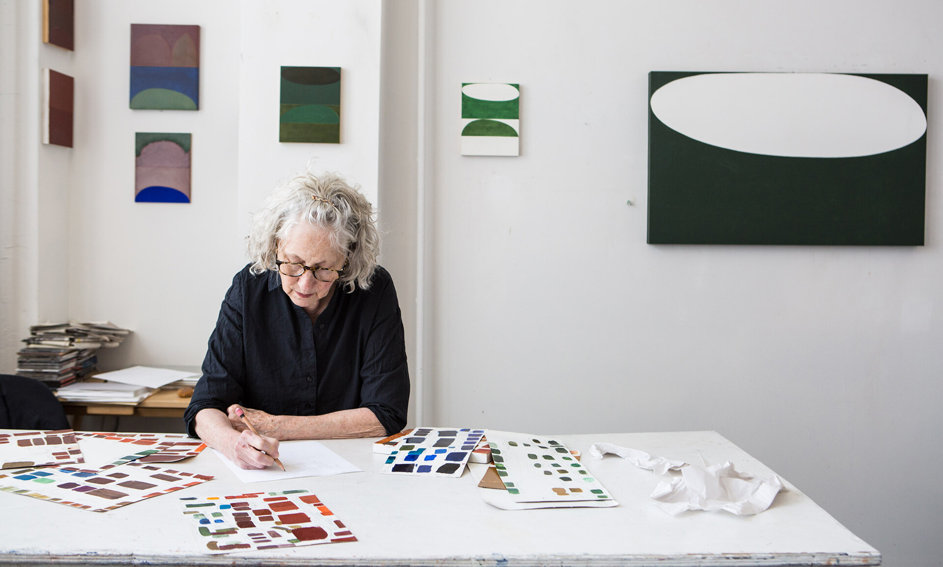 A photo of Suzan Frecon in her studio in 2015.